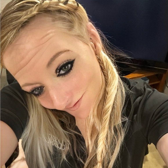 Checkout my Closet and help me Support my daughter! Single mom here! - Picture 4 of 16